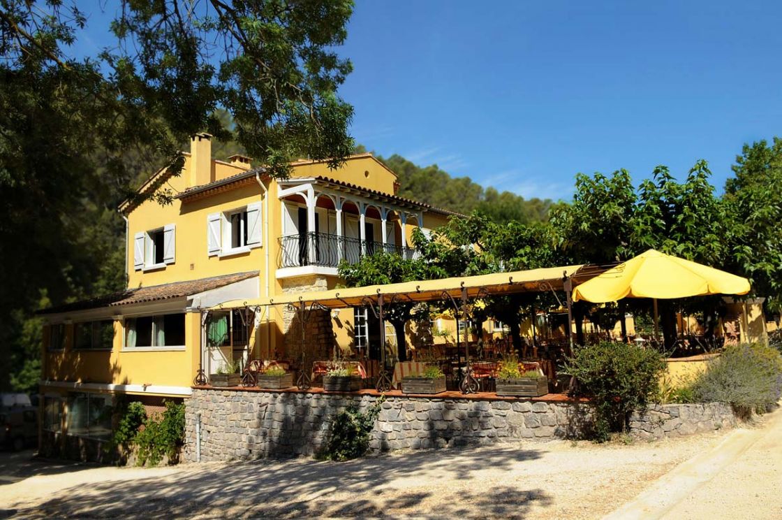 Auberge provençale dans le Var